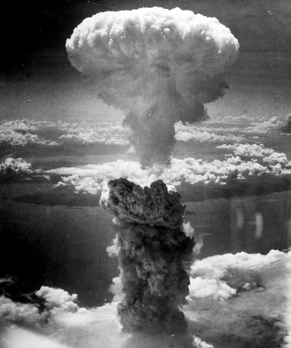 Atomic bombs end the war