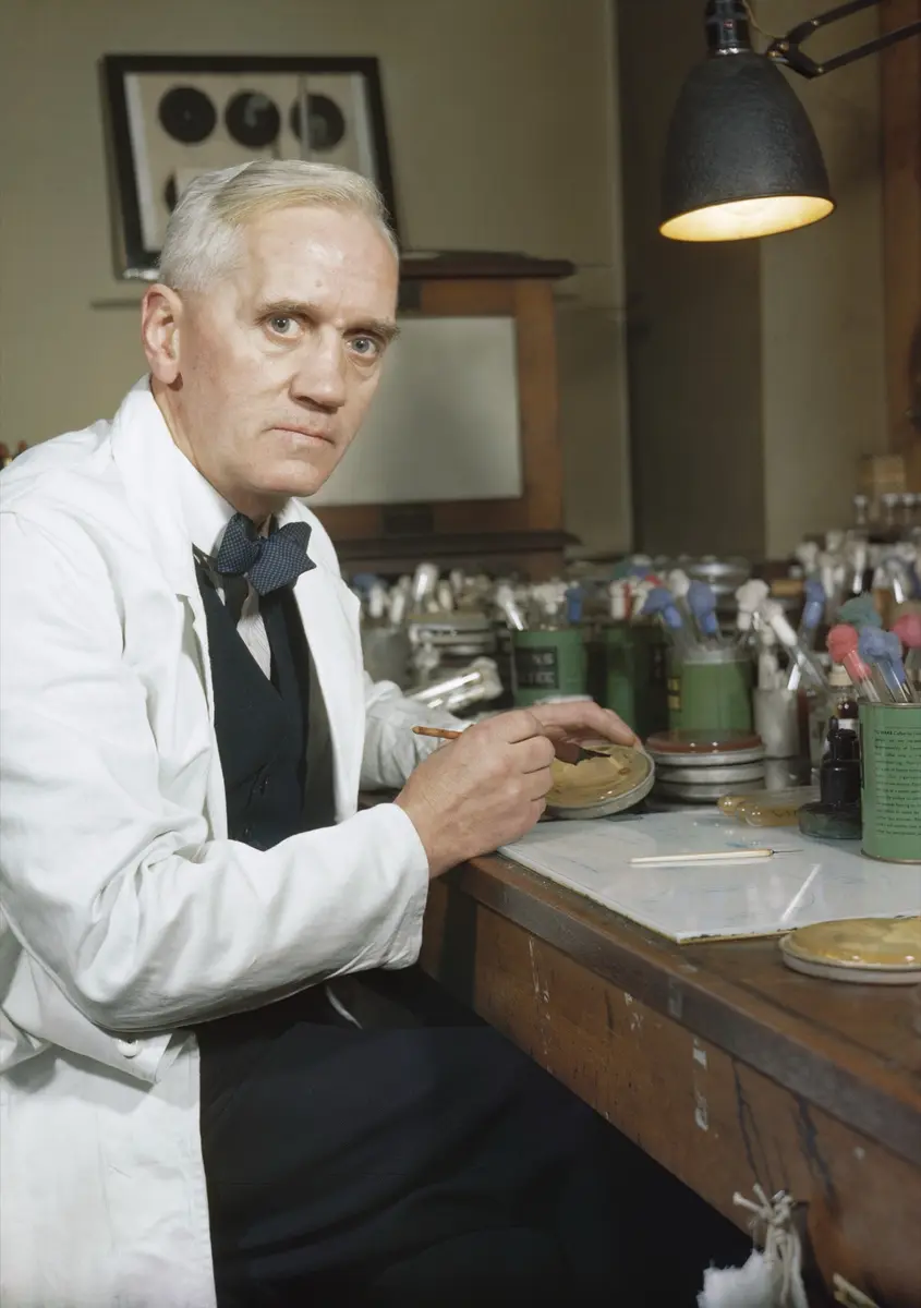 Fleming discovers penicillin